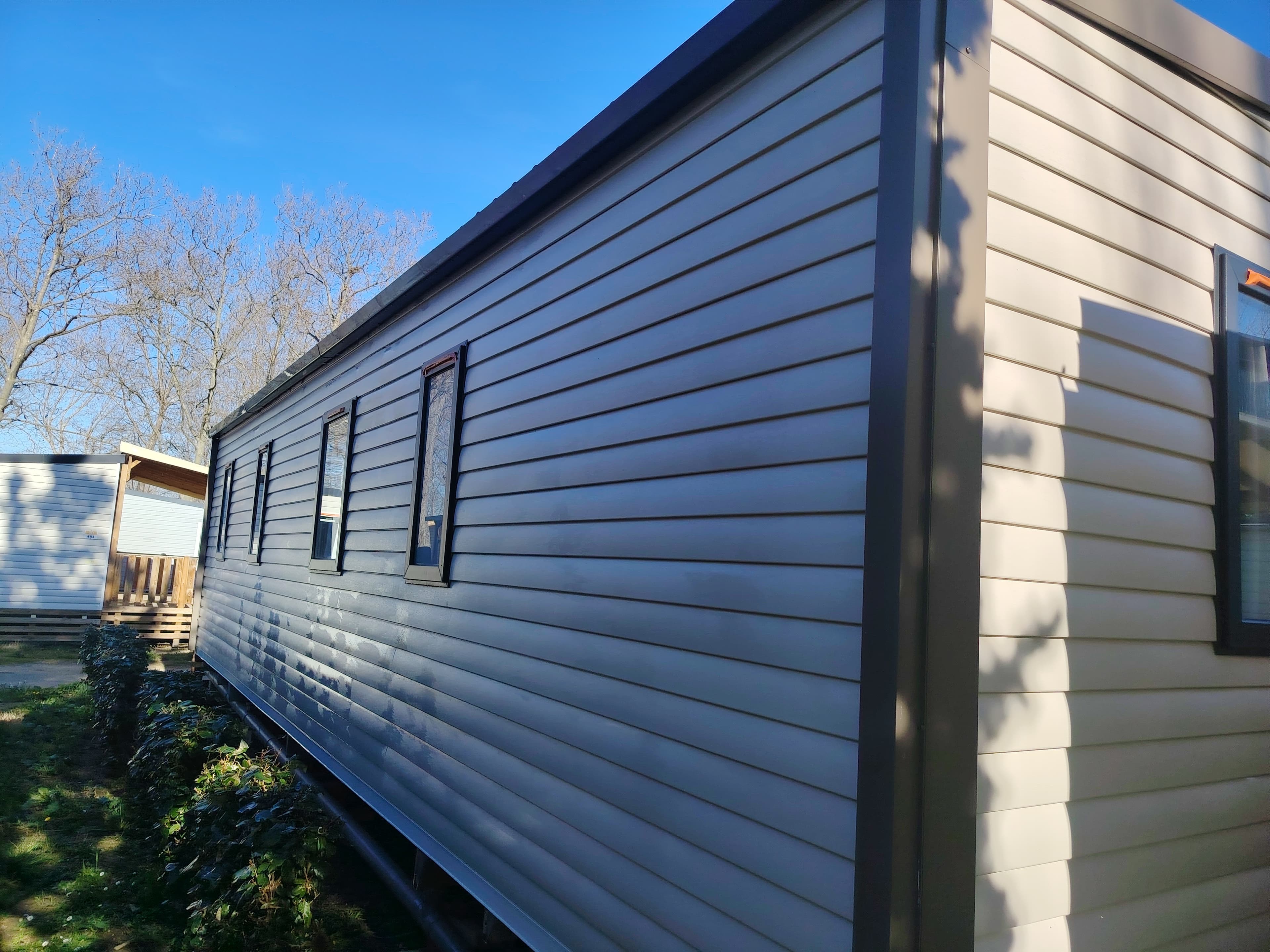Façade de mobil-home nettoyée