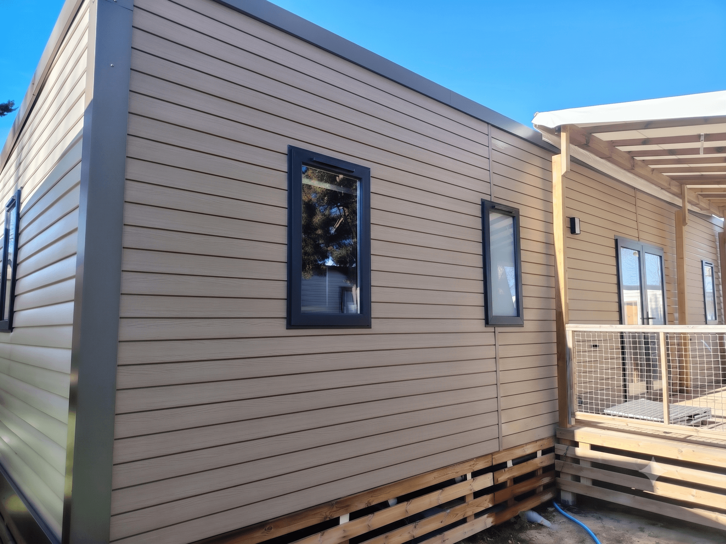 Façade de mobil-home entretenue